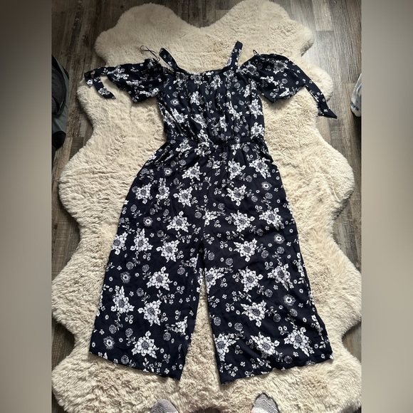 Beautiful ladies 3/4 length romper. - Picture 1 of 4